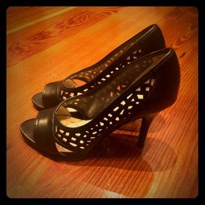 Tahari Liquorice Black Pumps. Size 6.